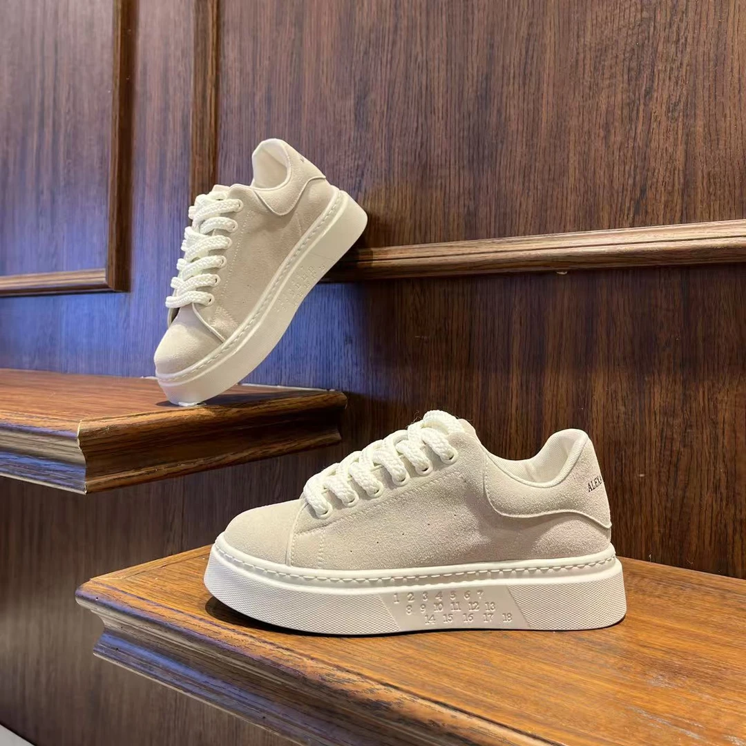 男鞋2025素面纯色秋冬季百搭轻便时尚休闲鞋低帮系带通勤风潮男鞋