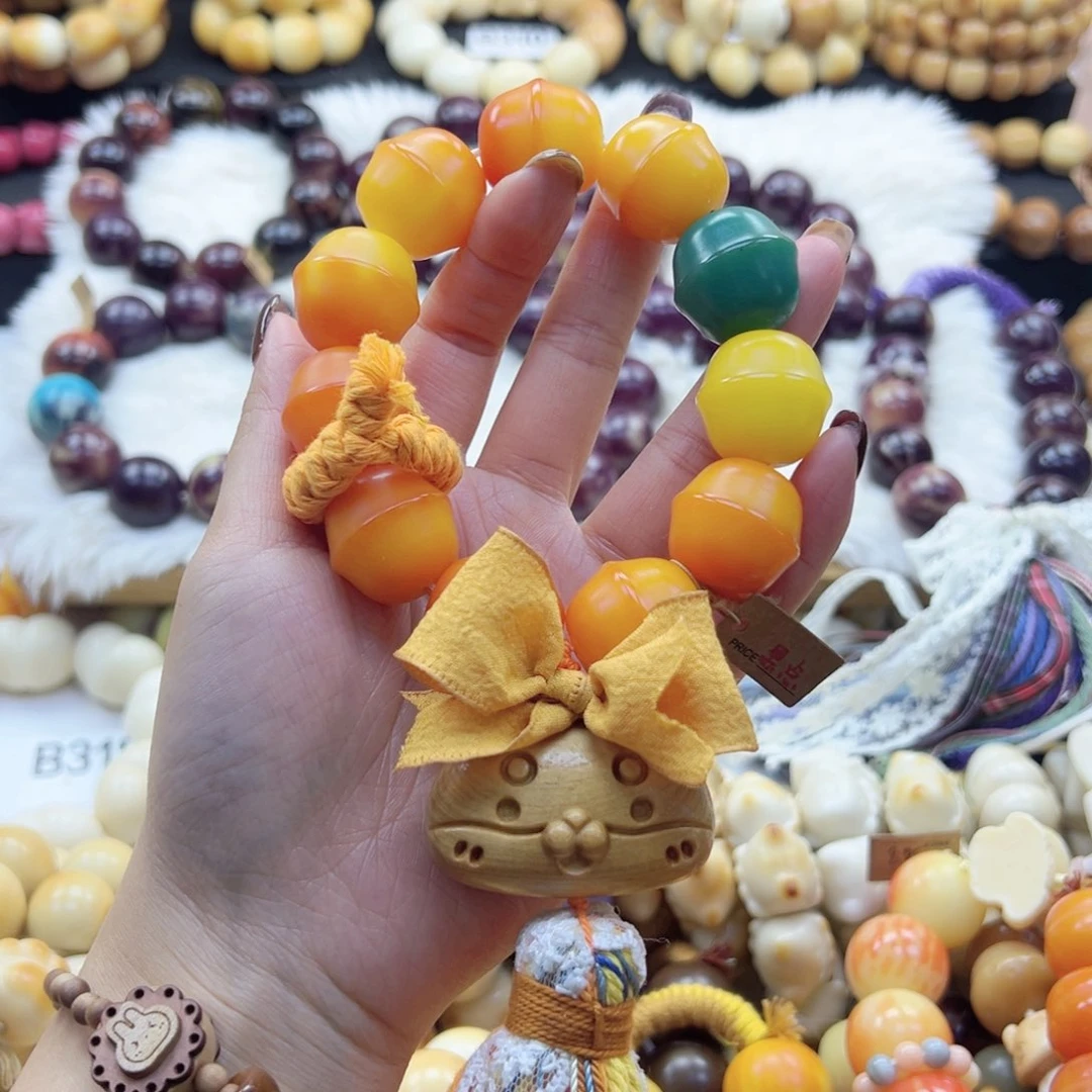 吊坠白玉菩提22卡蜜罐手持黑点