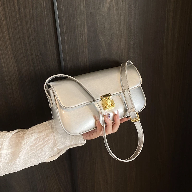 高级感女2025春季新款韩版潮流单肩包小众简约休闲女包链条腋下包