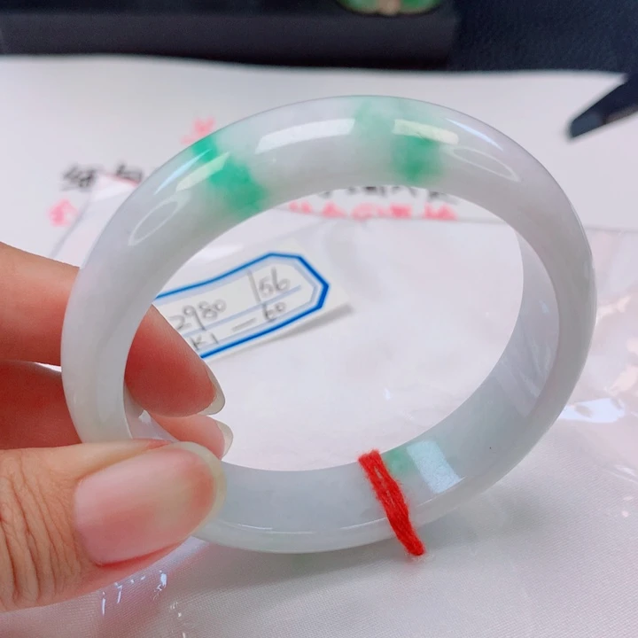 小***子未镶嵌手镯翡翠55圈