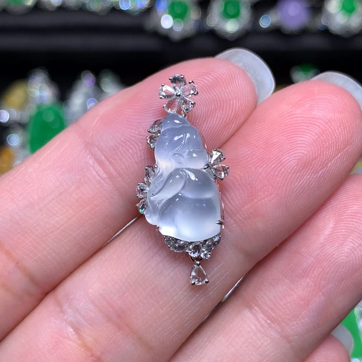 颈饰18K金镶嵌翡翠玻璃仙子