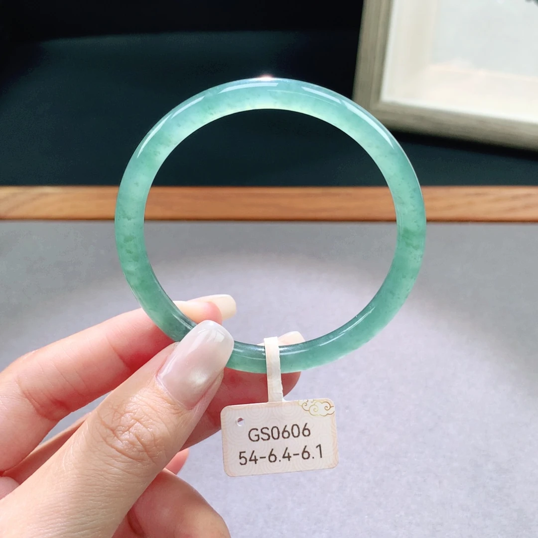 翡翠手镯未镶嵌天然