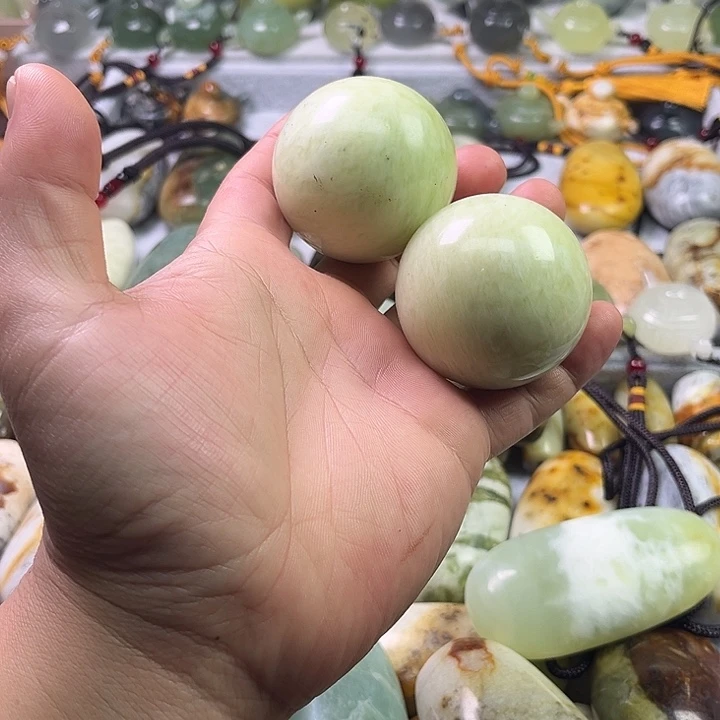 蛇纹石玉未镶嵌珠宝奇石