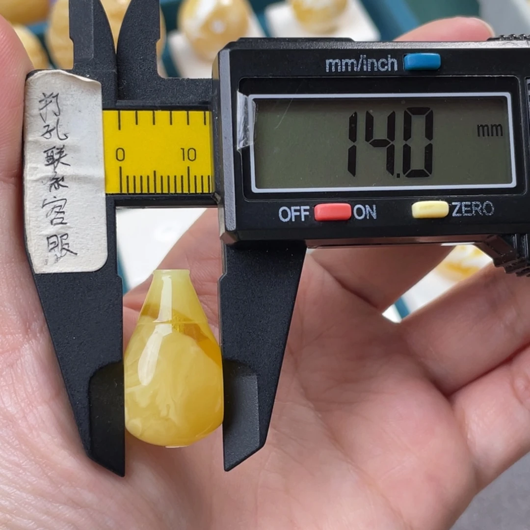 蜜蜡未镶嵌珠宝奇石