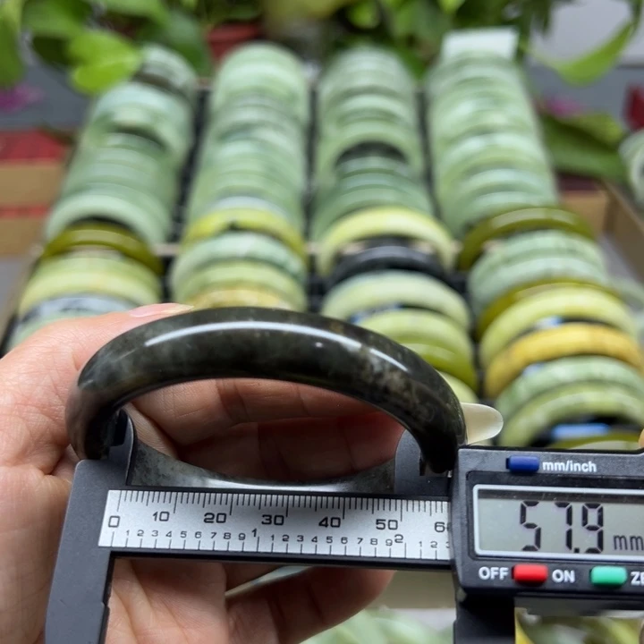 蛇纹石玉未镶嵌手镯94