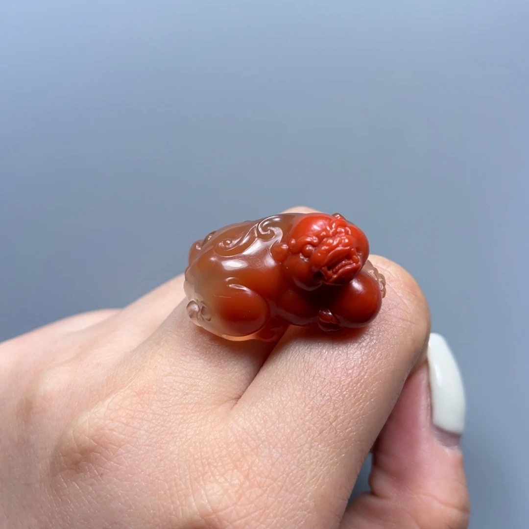 南红玛瑙貔恘雕件未镶嵌