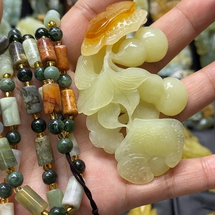蛇纹石玉吊坠未镶嵌用****水