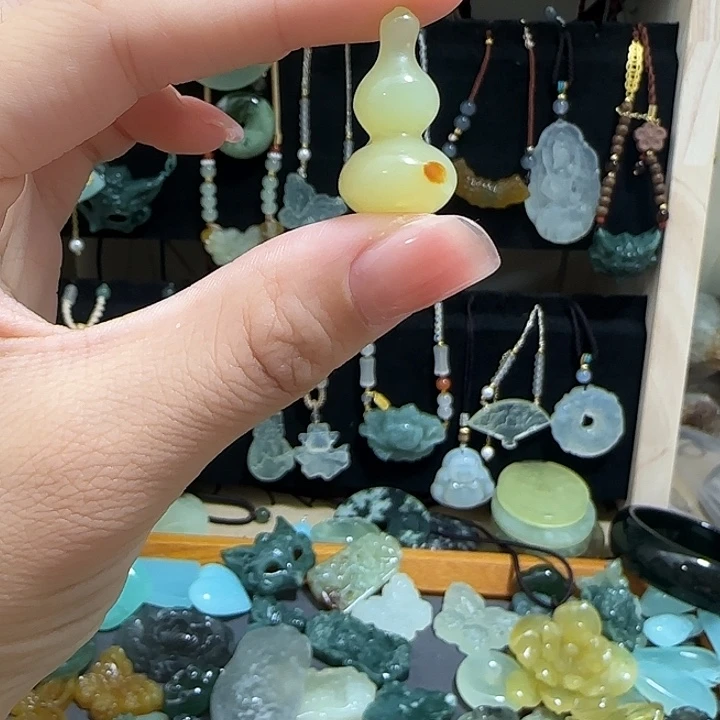 蛇纹石玉合金颈饰