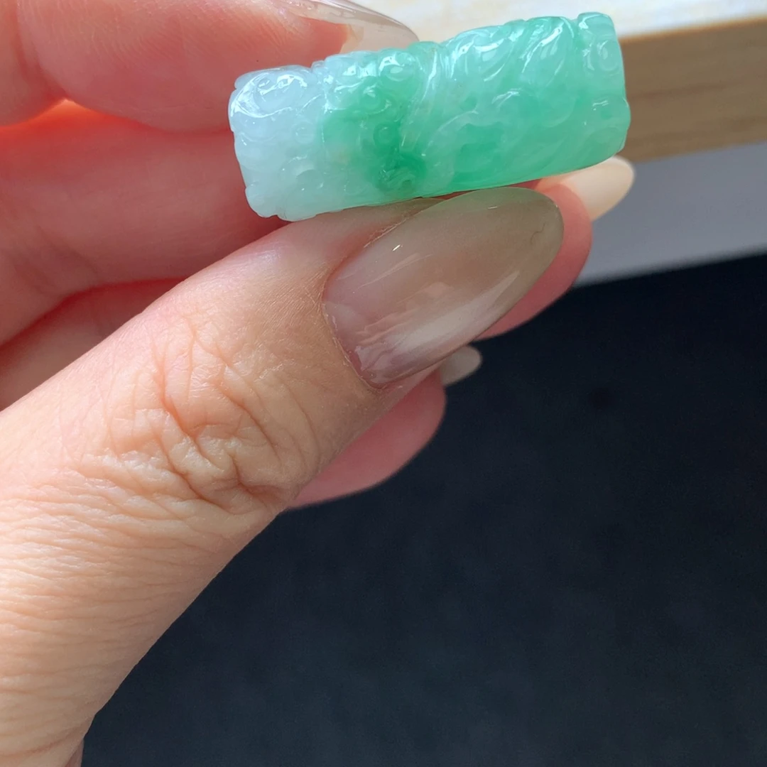 翡翠未镶嵌颈饰吊坠