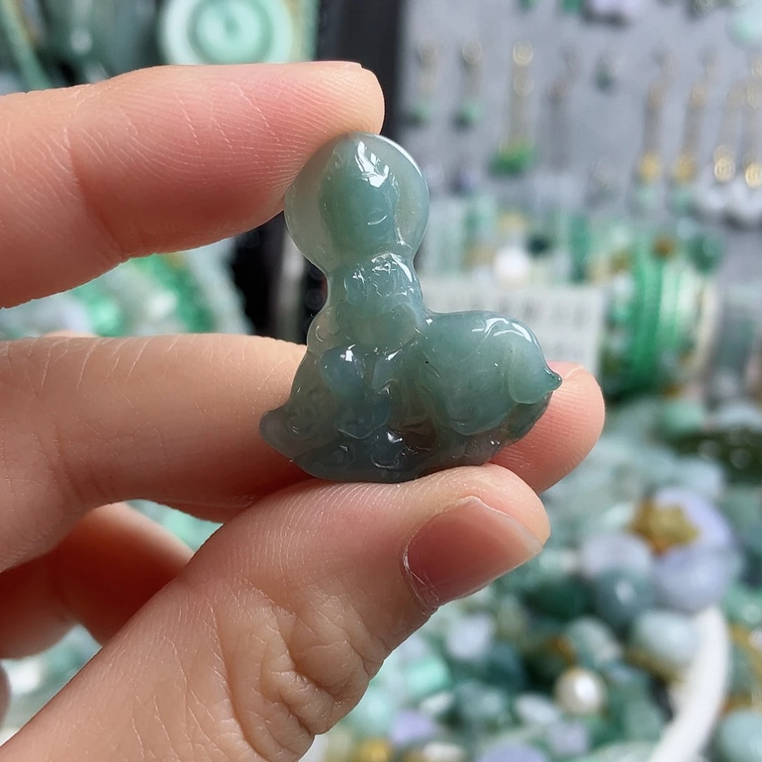 翡翠颈饰未镶嵌观音