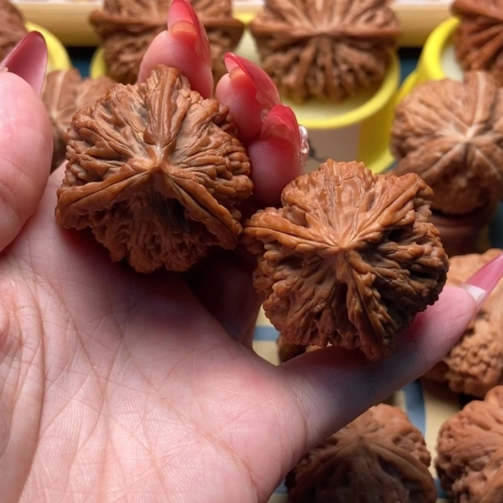 文玩核桃把件麦穗虎头 虎奔 40