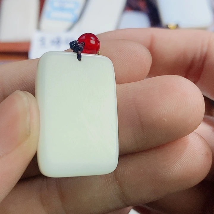 和田玉未镶嵌挂件中间国玉出品……