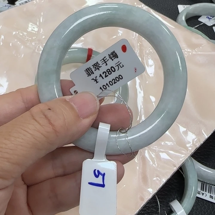 掌***猪翡翠未镶嵌手镯1010200