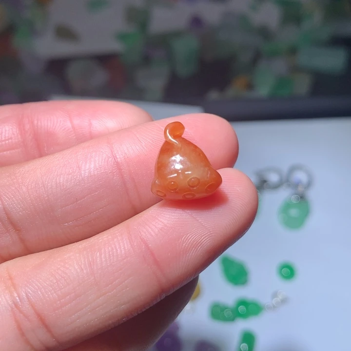 翡翠未镶嵌颈饰挂件