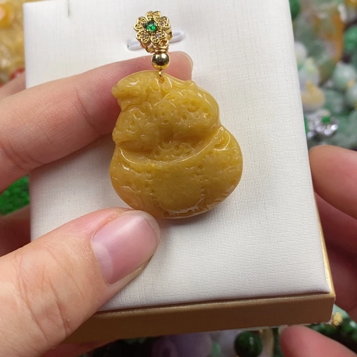 翡翠未镶嵌吊坠(赠链)