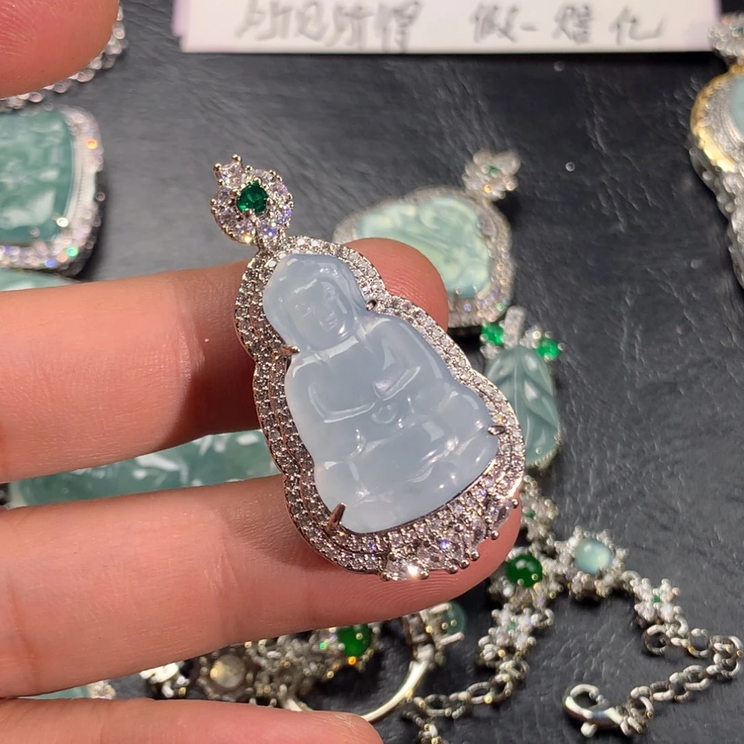 翡翠未镶嵌颈饰观音