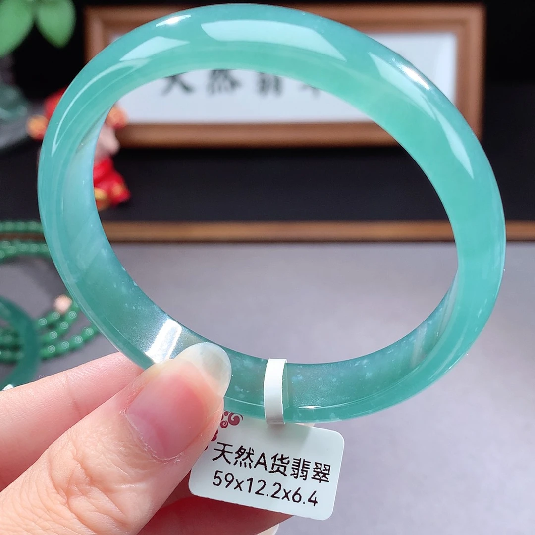 未镶嵌手镯（圆镯）翡翠