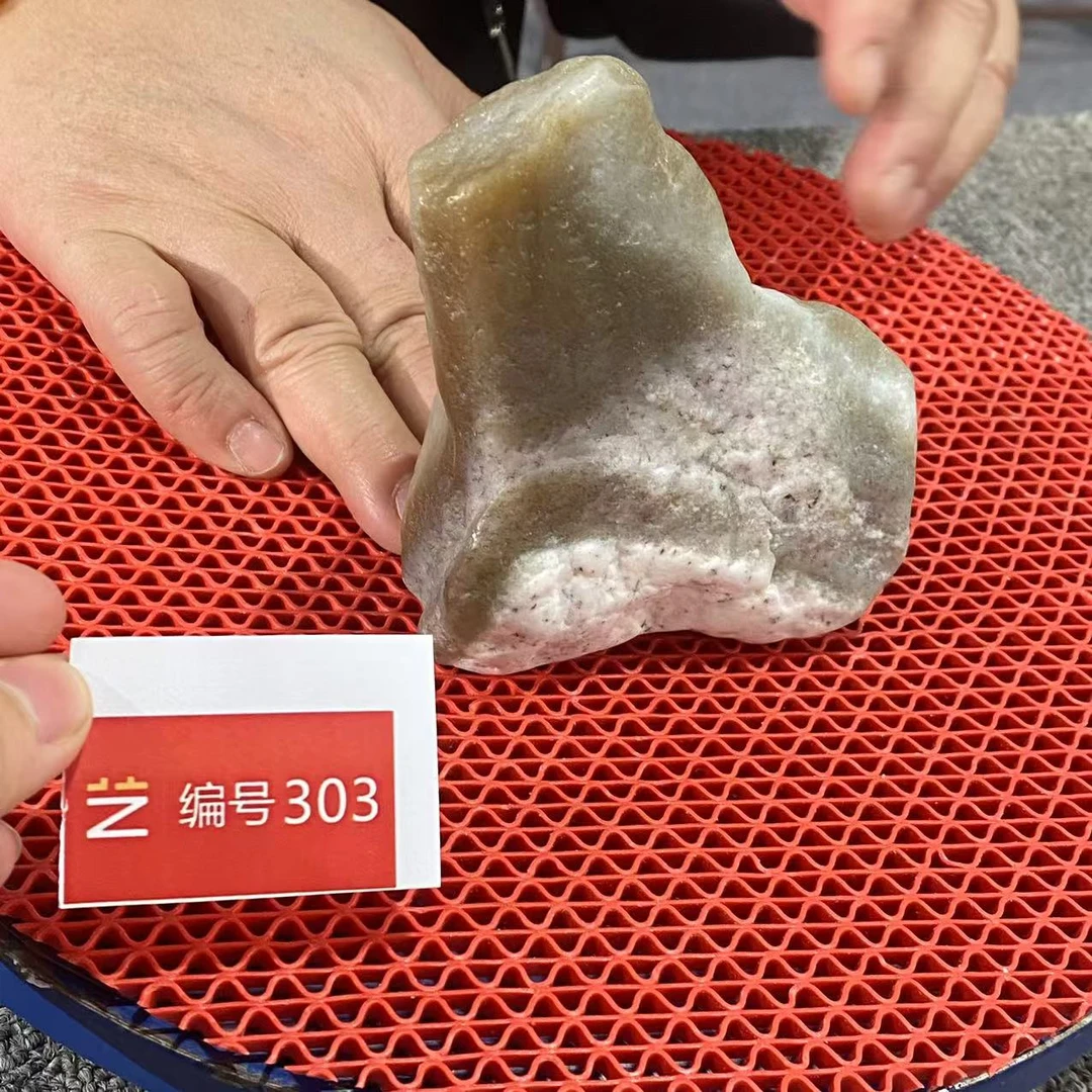 新疆玉料原石发一件编号303