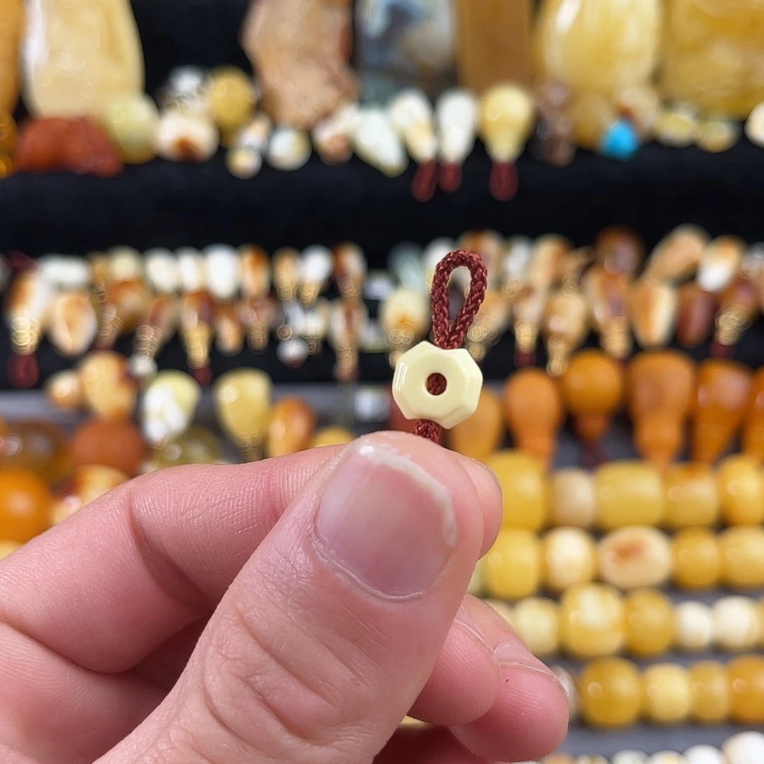 蜜蜡未镶嵌珠宝奇石