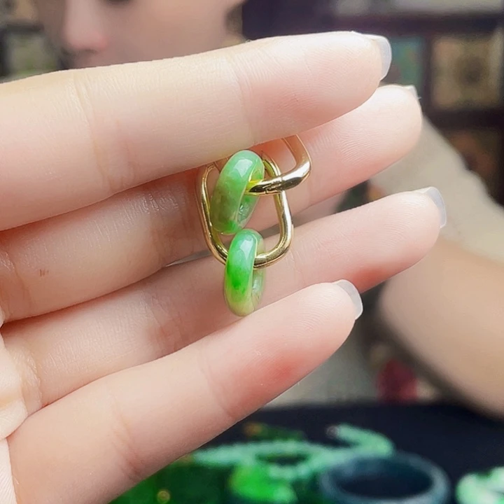 翡翠未镶嵌颈饰多样性
