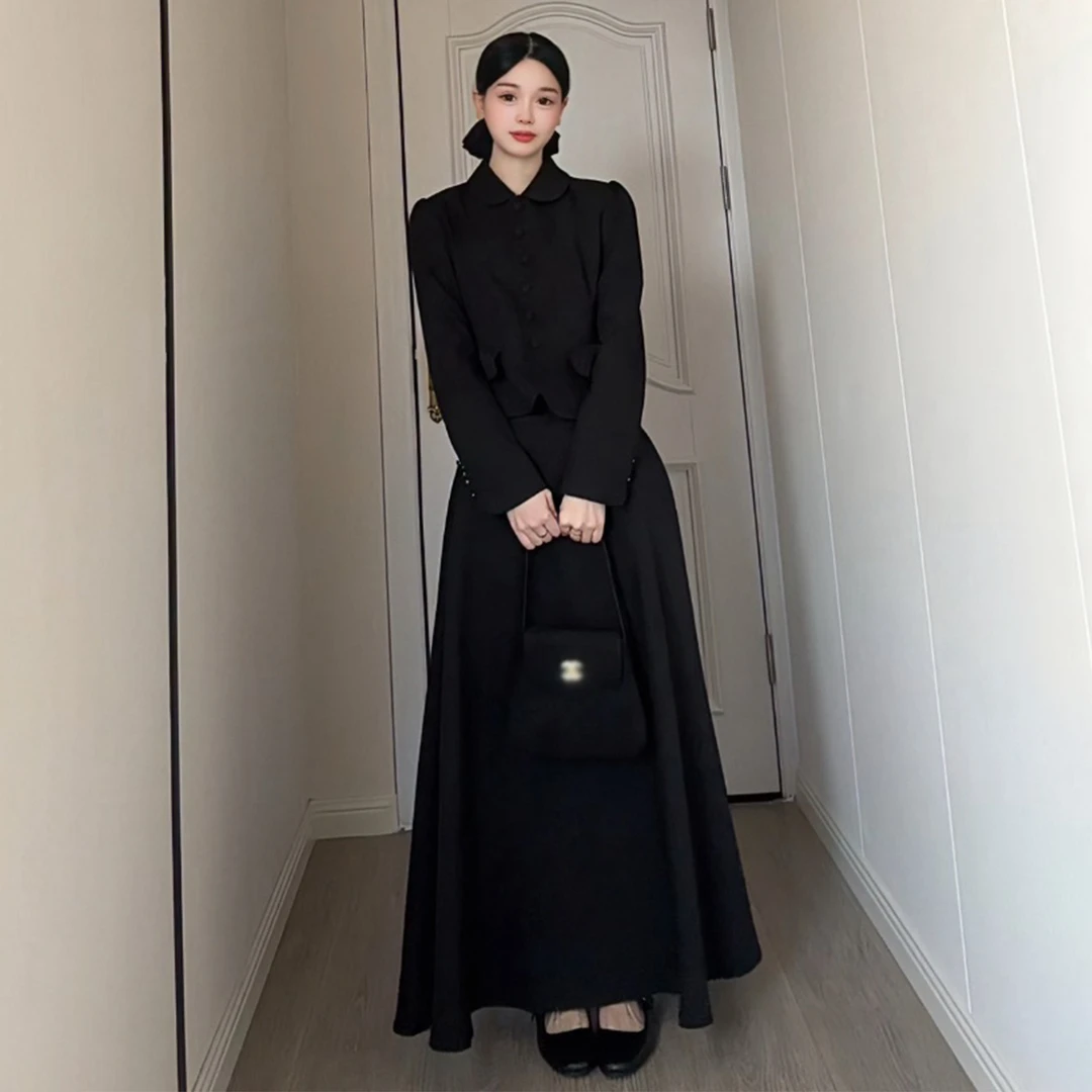 轻熟赫本风气质黑色两件套秋季2025新款韩系不规则短款上衣半身裙