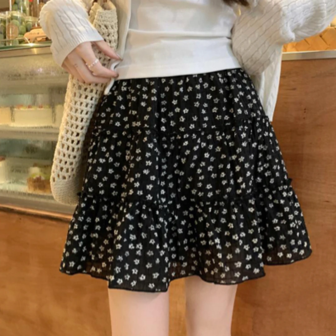 黑色碎花松紧高腰半身裙2025夏季新款韩版显瘦气质荷叶边a字短裙
