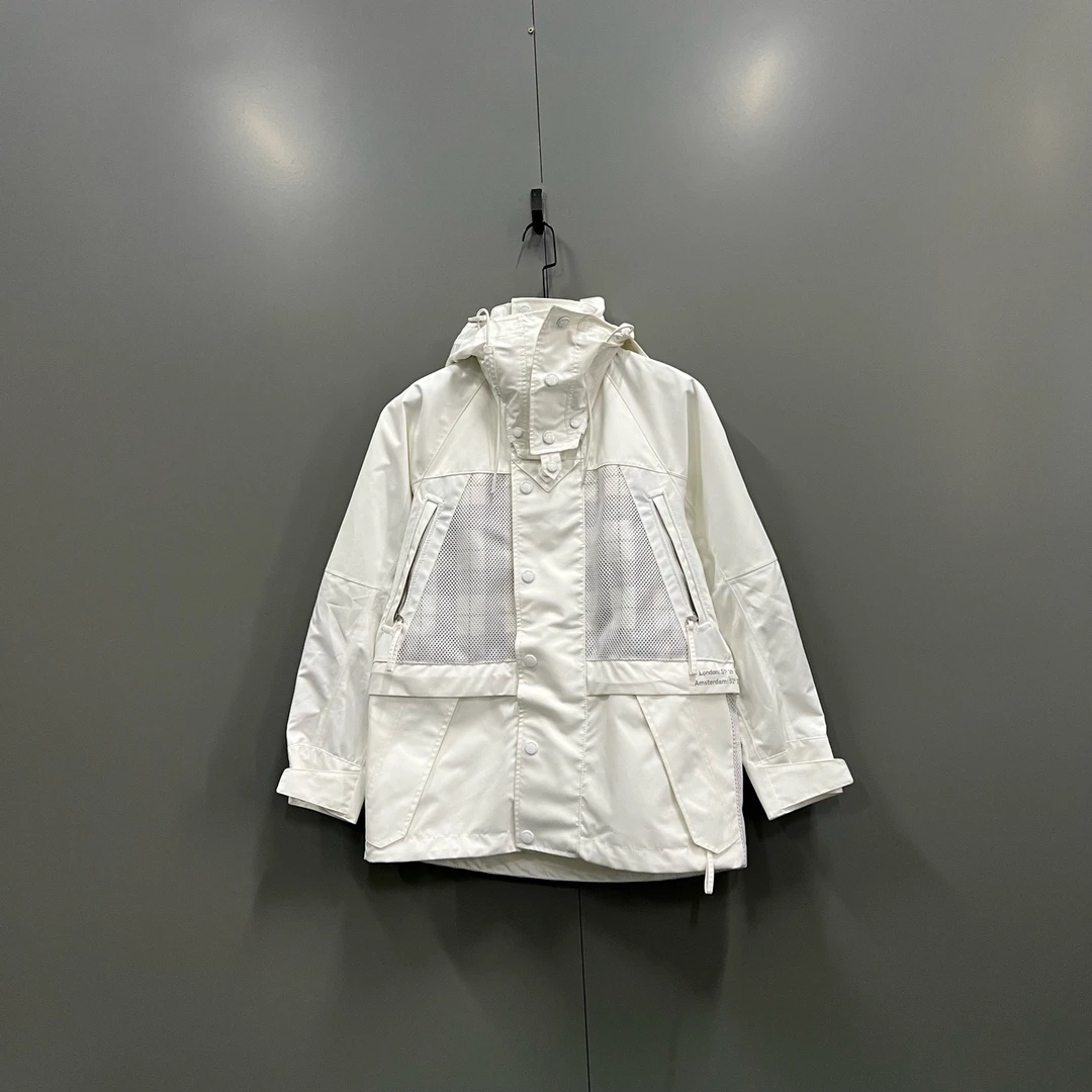 99新 BURBERRY/博柏利 yyy 白色拼接格纹连帽冲锋衣 XS码/018100