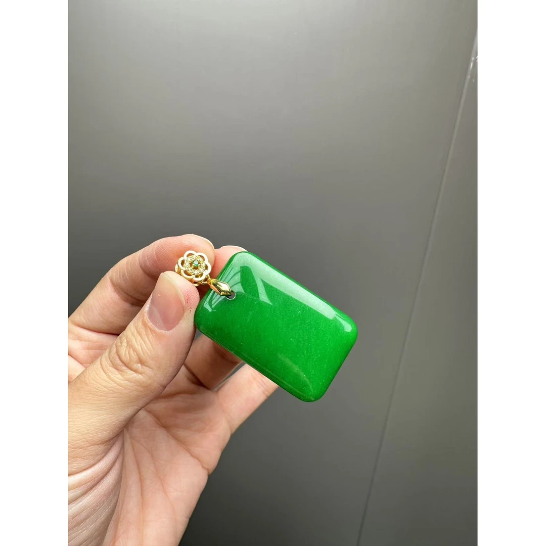 翡翠辣绿14k太阳花无事牌吊坠