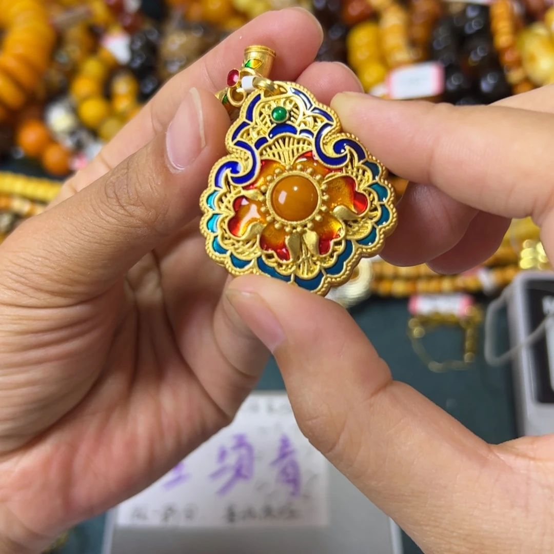 未镶嵌琥珀珠宝奇石187