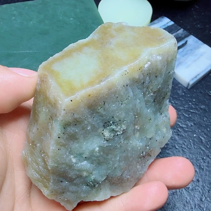 和田玉（糖玉）未镶嵌珠宝奇石