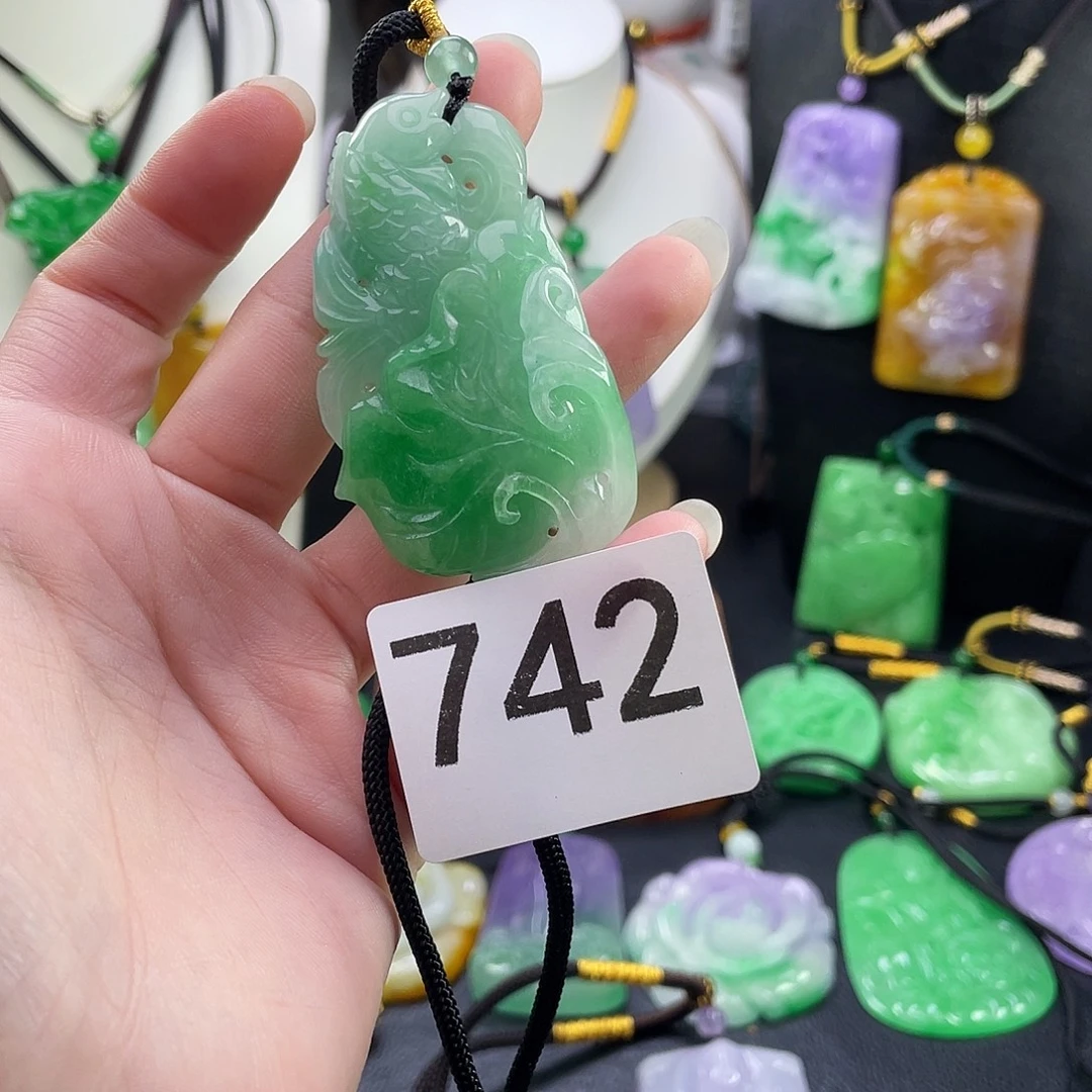 吊坠(赠链)未镶嵌翡翠