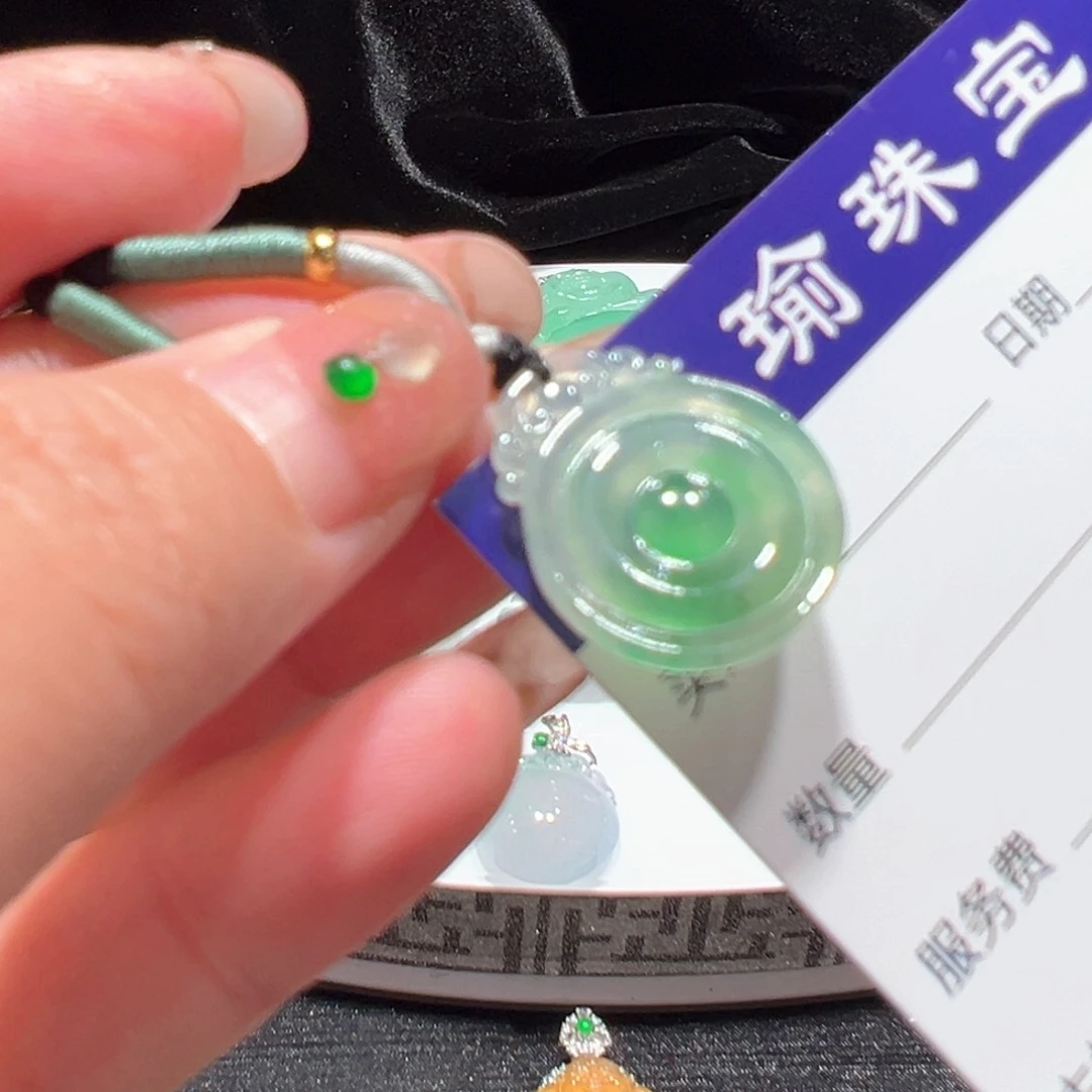 翡翠颈饰未镶嵌美***～吊坠