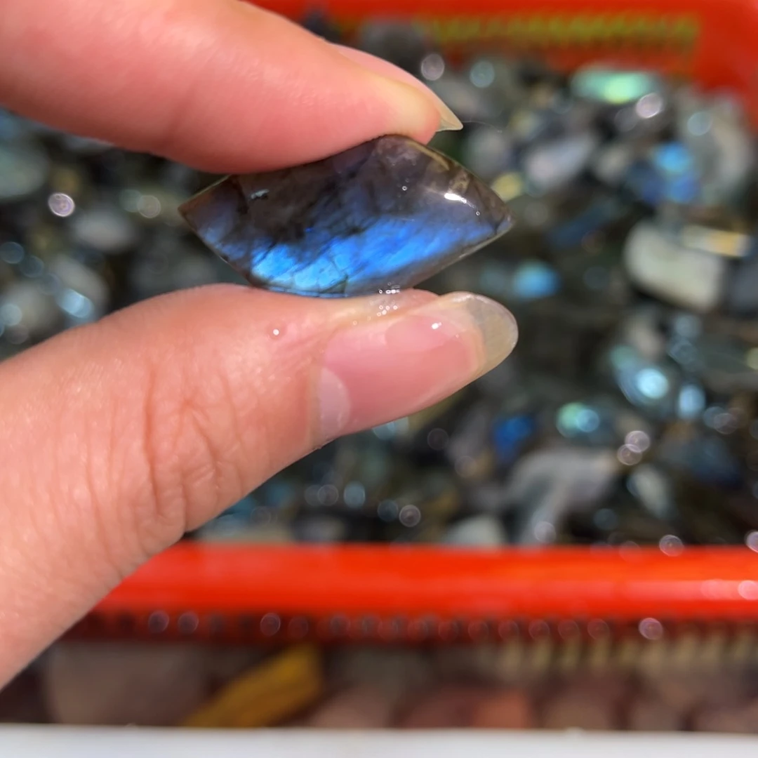 拉长石吊坠未镶嵌听**.