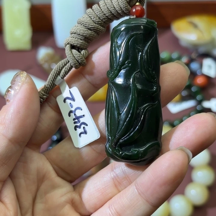 和田玉（碧玉）未镶嵌颈饰