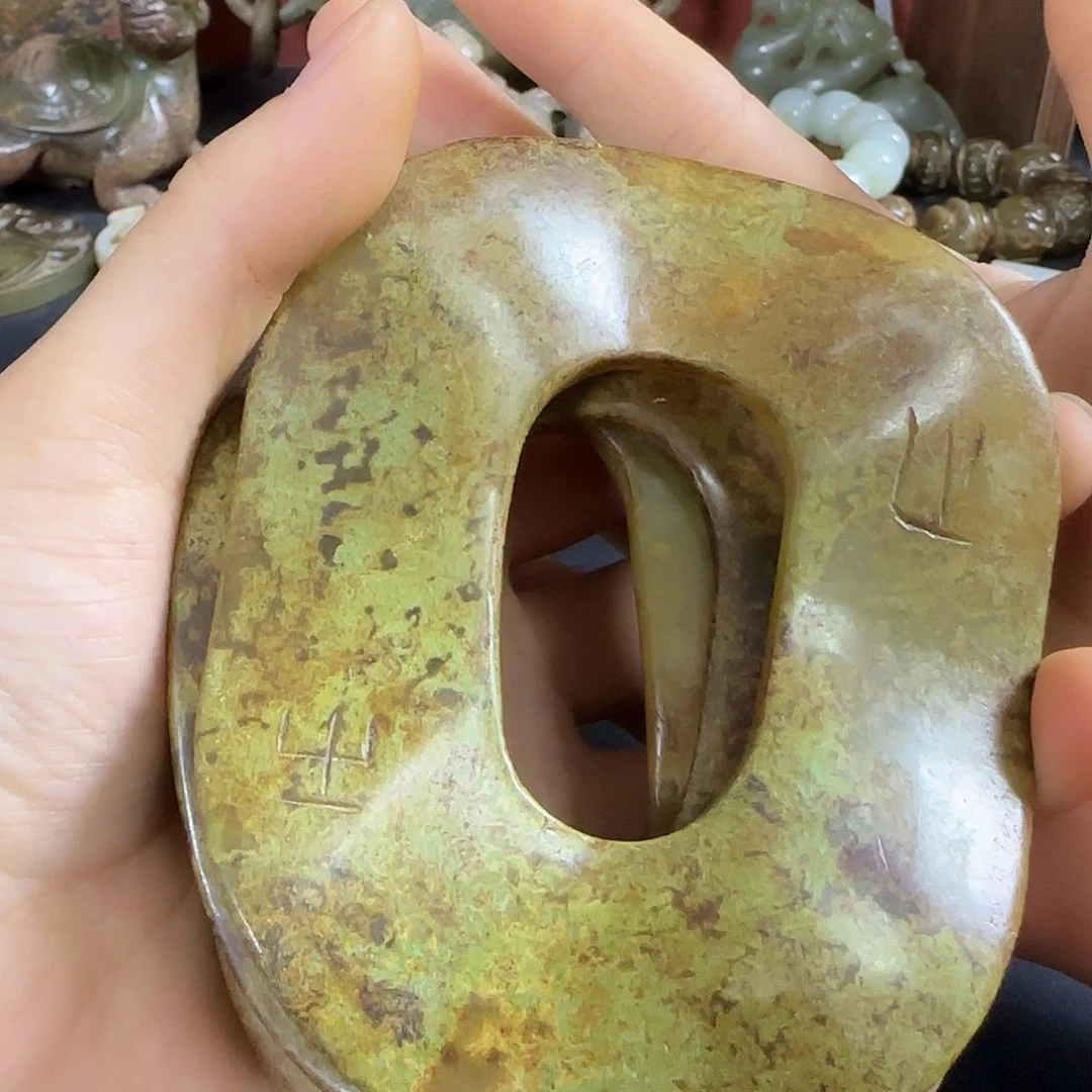 透闪石质玉未镶嵌挂件一*