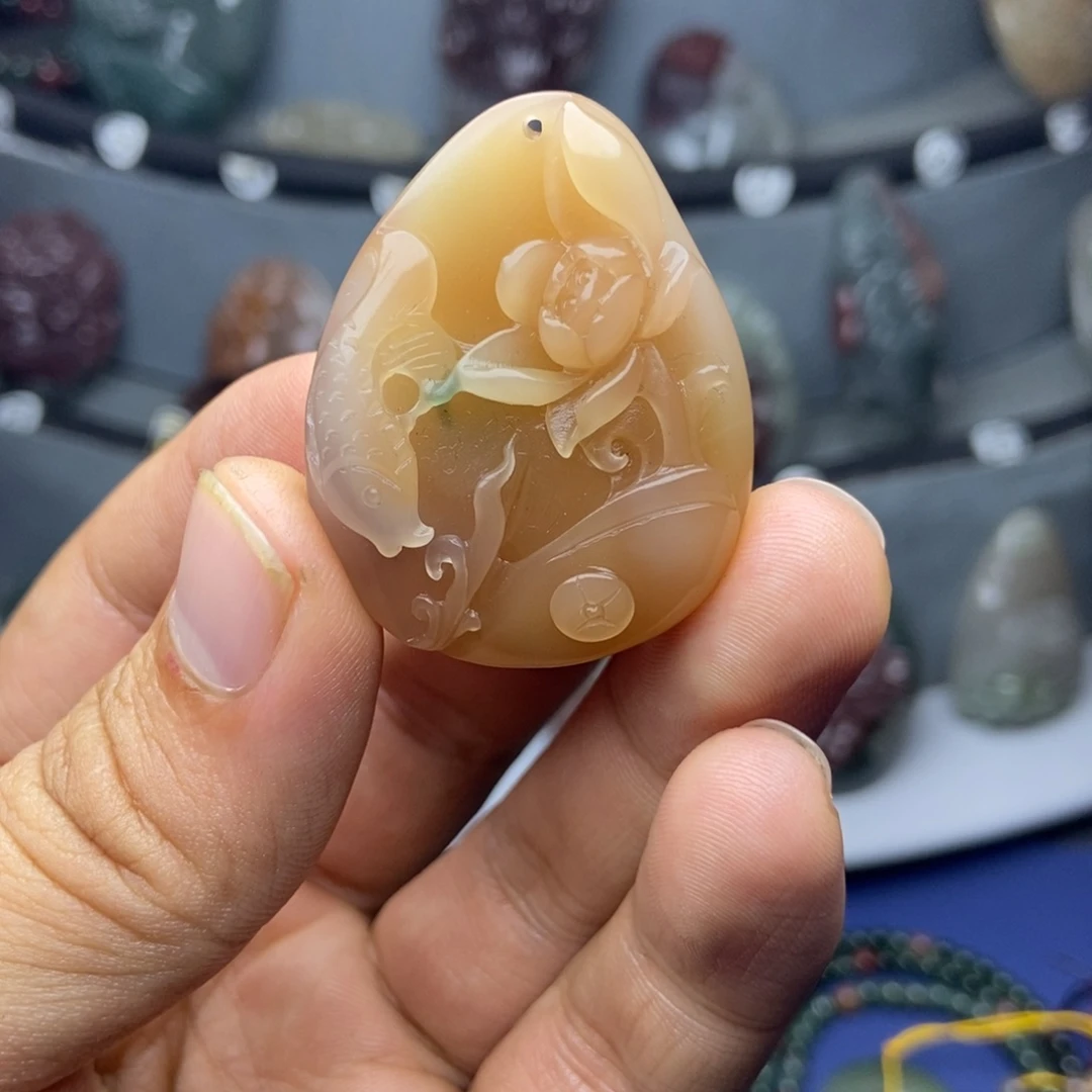 自***成玛瑙/玉髓未镶嵌颈饰