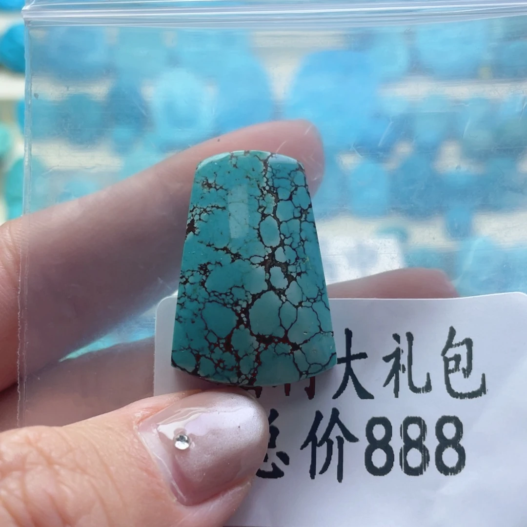 绿松石未镶嵌天然原矿绿松石雕刻件