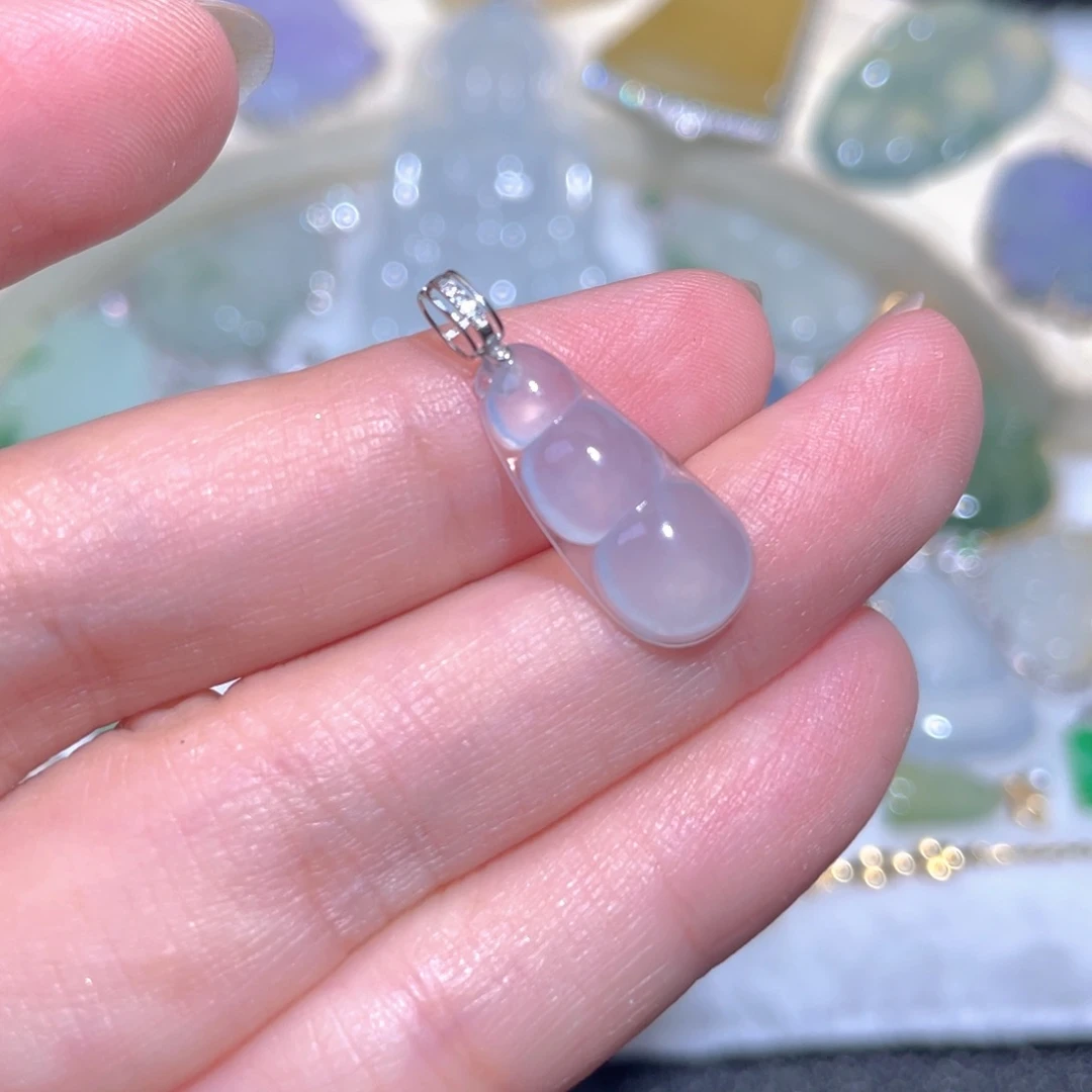 翡翠18K金镶嵌颈饰翡翠