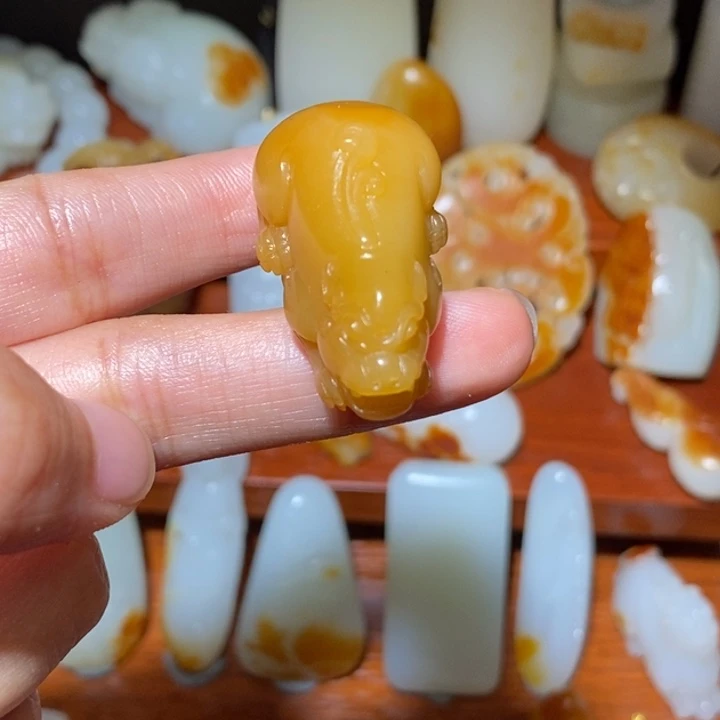 宫***斋颈饰未镶嵌和田玉