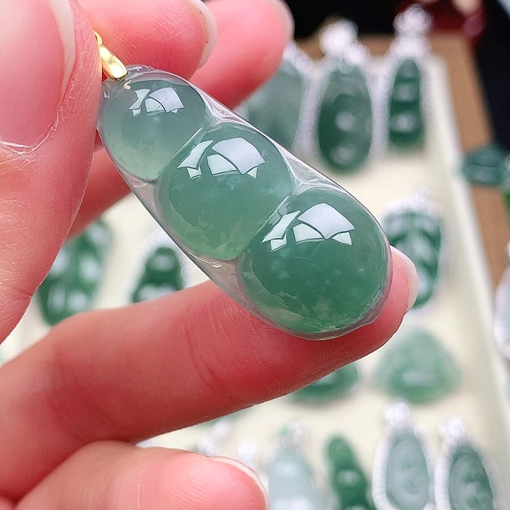 颈饰未镶嵌翡翠吊坠