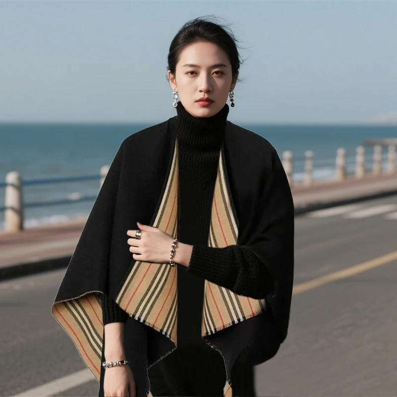 BURBERRY/博柏利 经典条纹黑色羊毛双面女士披肩斗篷 80184961