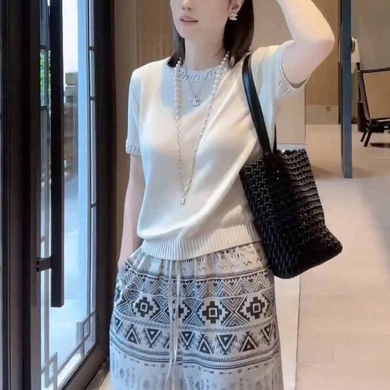 2025年潮流时尚气质休闲日常打底衫宽松白色短袖圆领女装针织衫