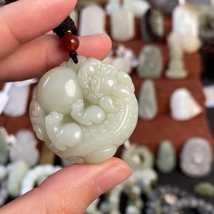 和田玉未镶嵌颈饰