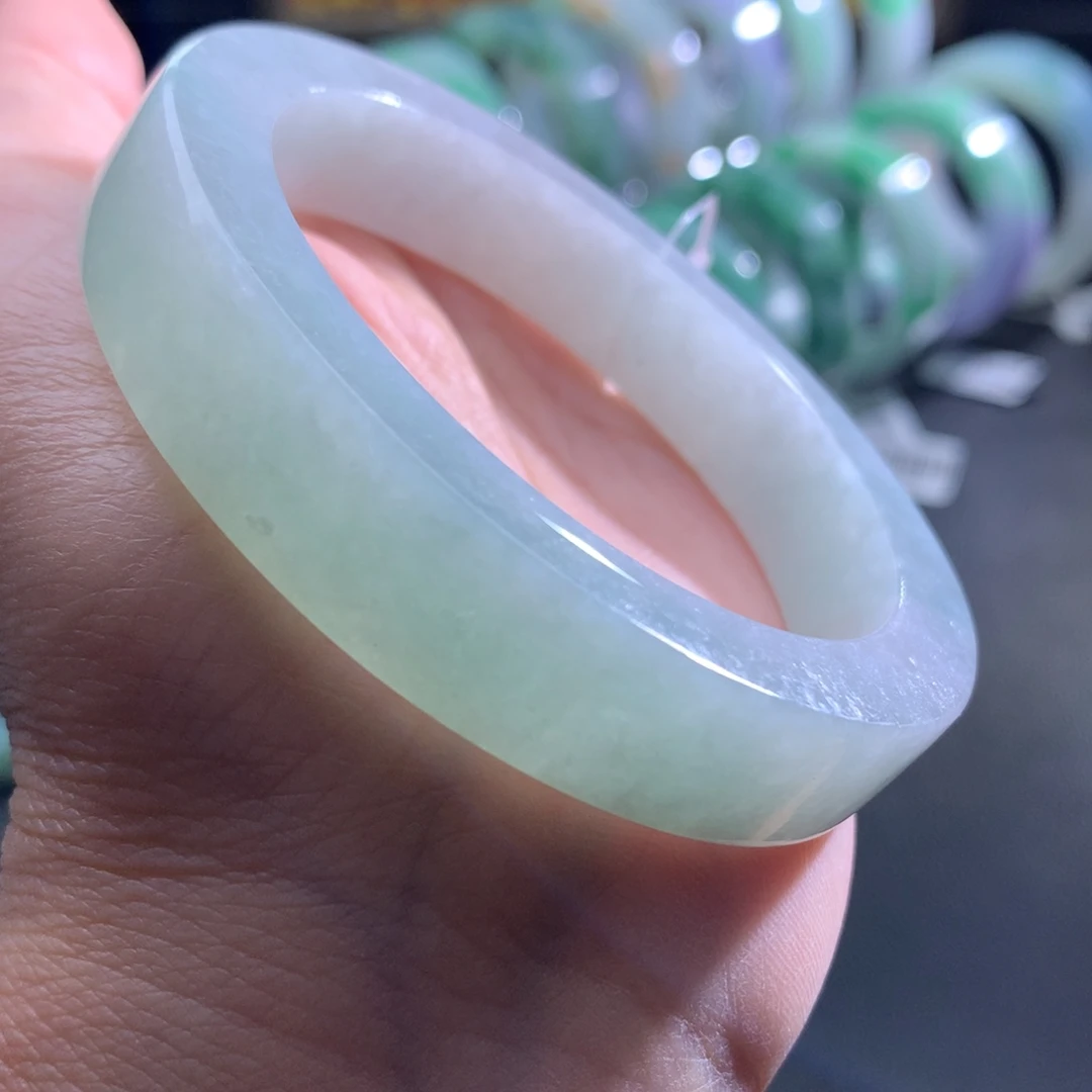 定制翡翠未镶嵌翡翠手镯