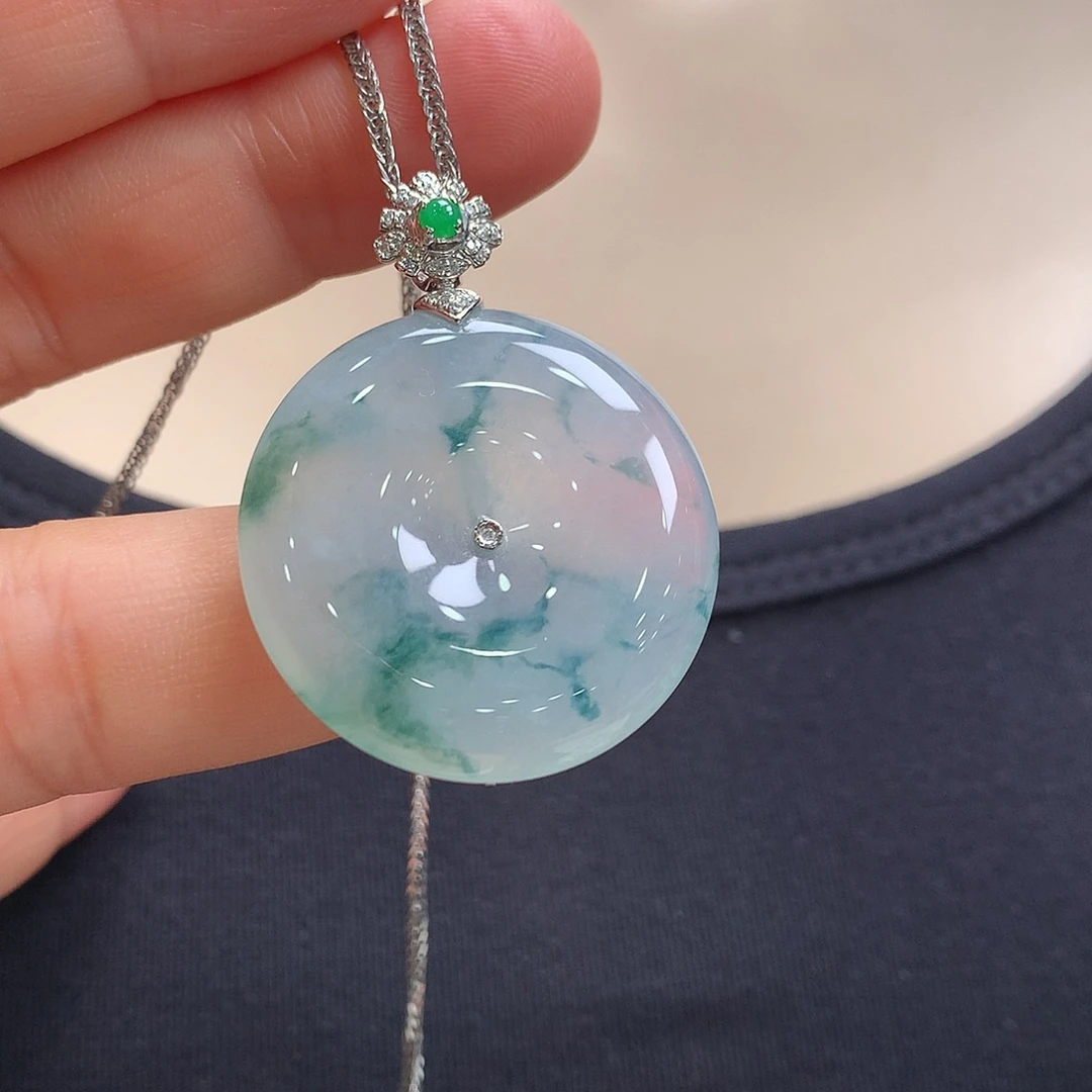 缘***份翡翠18K金镶嵌颈饰平安扣