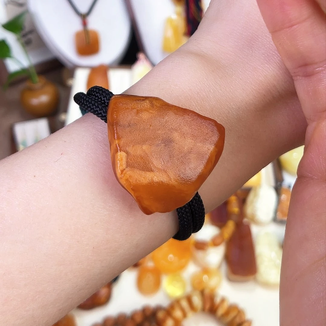 琥珀珠宝奇石未镶嵌，