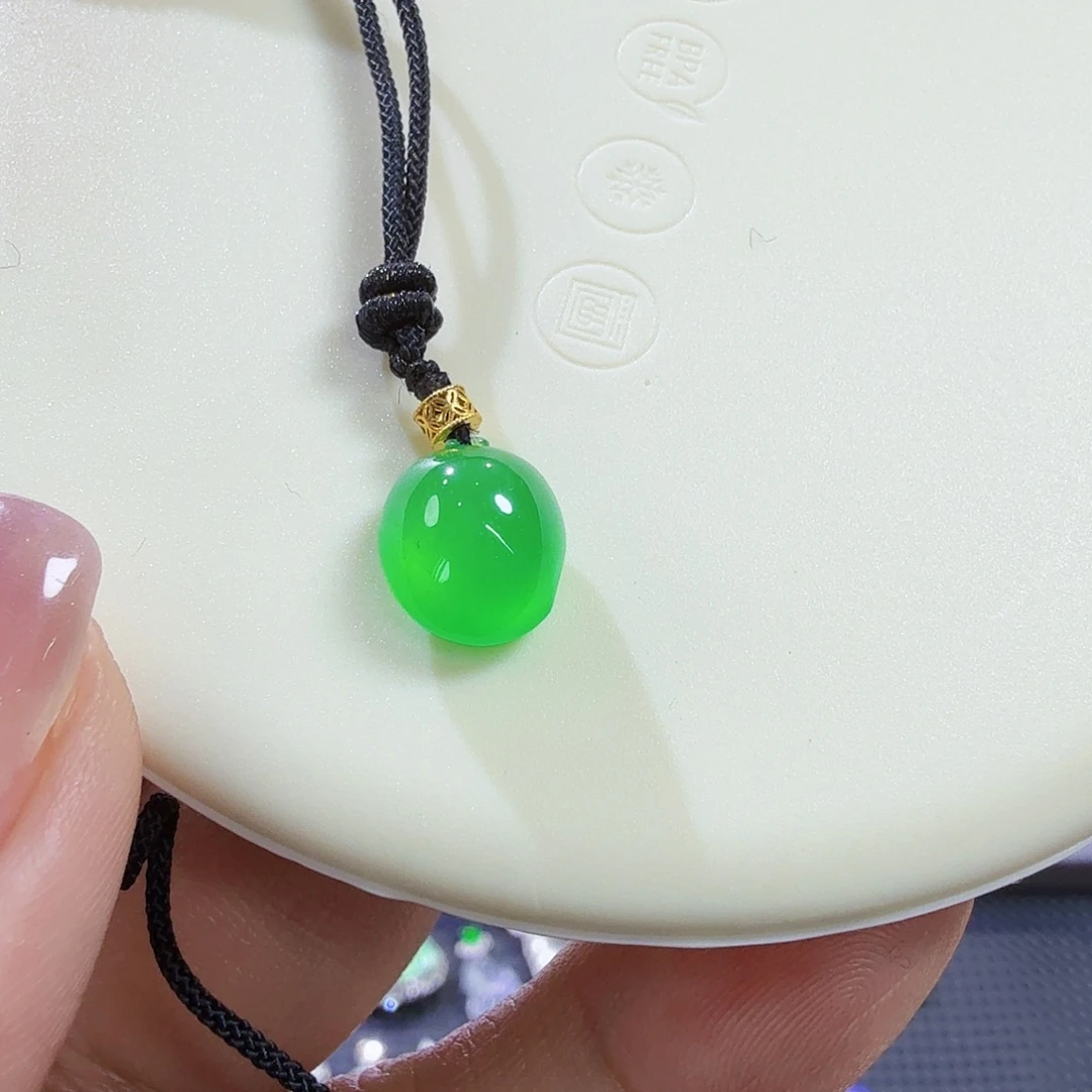 墨***香翡翠足金镶嵌颈饰木纳桃子