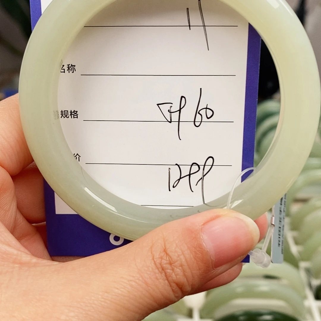 和田玉未镶嵌手镯微色差11