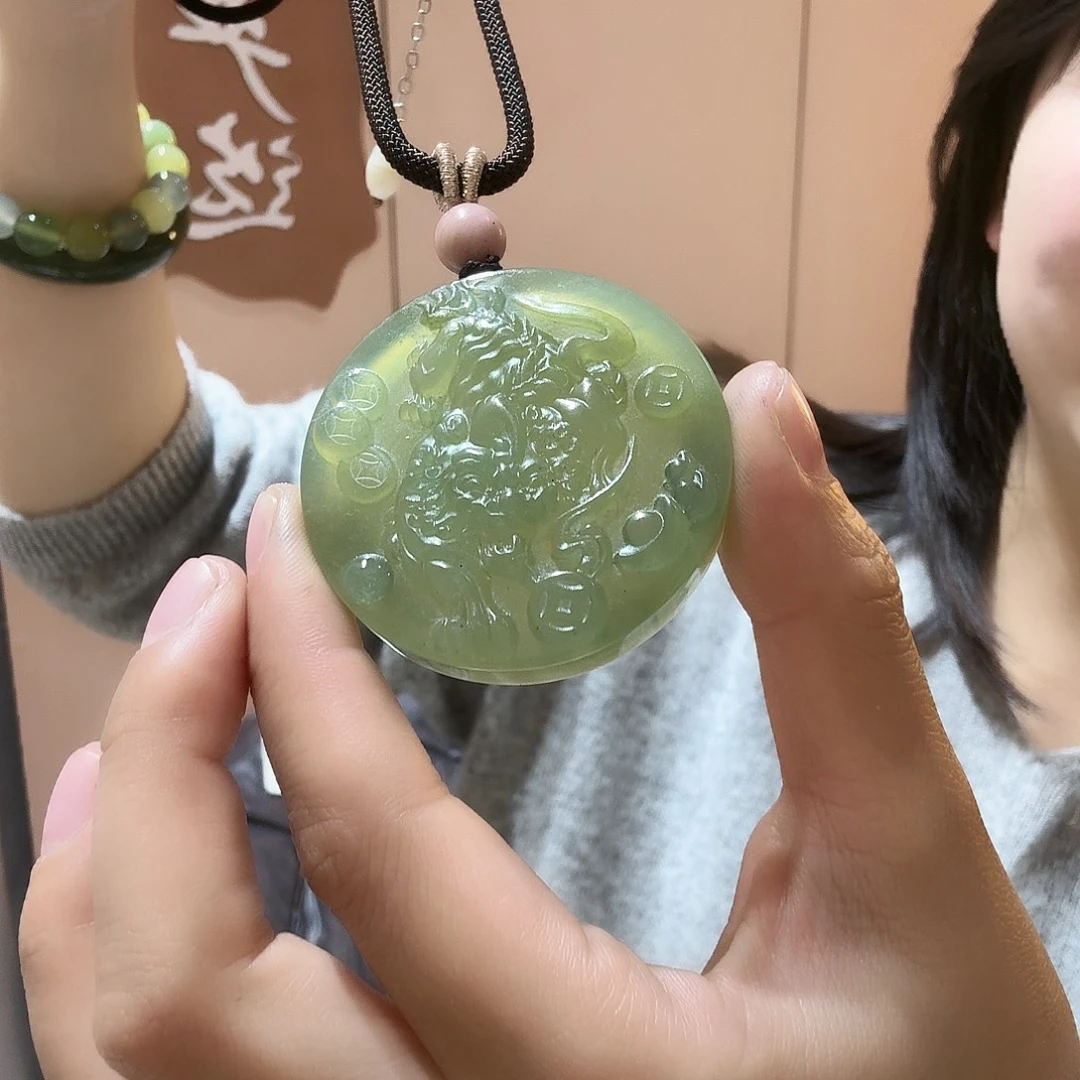 蛇纹石玉未镶嵌颈饰