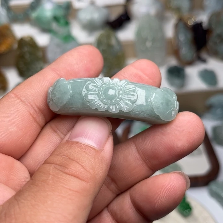 颈饰未镶嵌翡翠如意手牌
